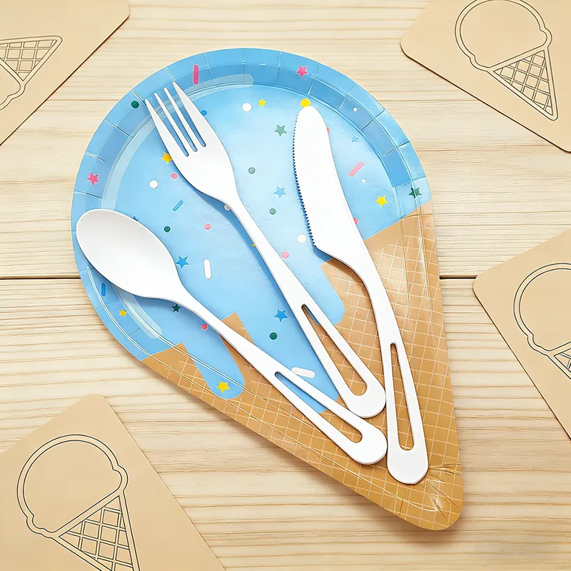 Umweltfreundliches, tropfenförmiges Plastikbesteck